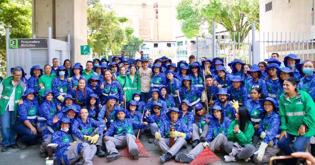 Los Guardaquebradas: Innovador Programa para la Sostenibilidad Hídrica en Medellín